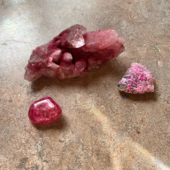 multiple beautiful pink crystals!🎀 - Picture 2 of 5